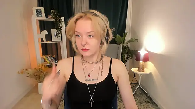 cyber whore  online show from May 5, 10:46 pm