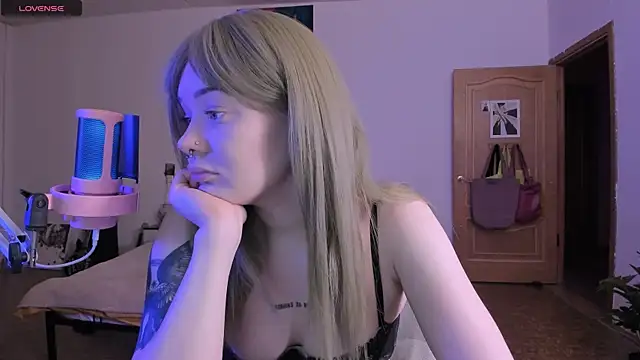 cyber whore  online show from November 13, 5:39 pm