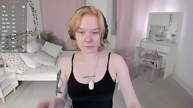 cyber whore  online show from April 15, 7:36 am