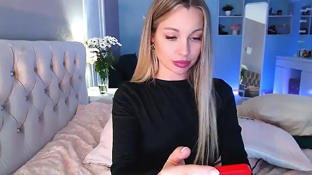 Snapshot of MissSiona chatting on February 25, 8:58 am MissSiona online show from February 25, 8:58 am