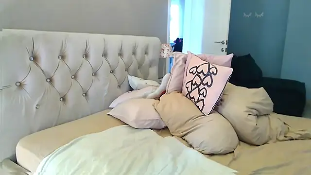 Snapshot of MissSiona chatting on October 6, 4:46 am MissSiona online show from October 6, 4:46 am