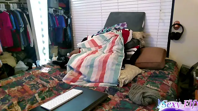 ashleysimmons online show from March 7, 10:02 am