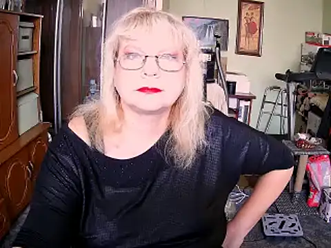 Snapshot of LOLA8888 chatting on September 28, 10:33 am LOLA8888 online show from September 28, 10:33 am