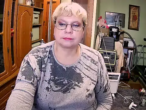 LOLA8888 online show from November 12, 8:40 am