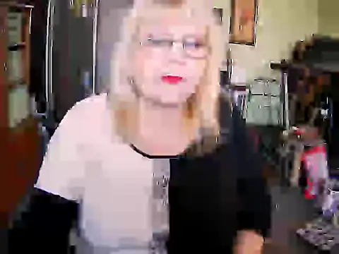 Snapshot of LOLA8888 chatting on October 4, 11:01 am LOLA8888 online show from October 4, 11:01 am