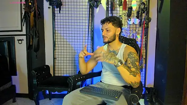 Twisted Fantasy online show from November 8, 5:22 am