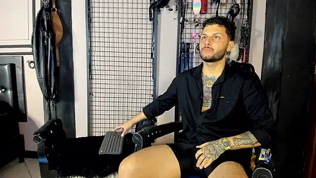 Twisted Fantasy online show from February 9, 3:59 am