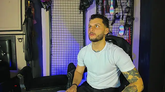 Twisted Fantasy online show from November 17, 4:38 am