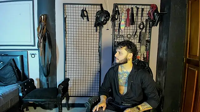 Twisted Fantasy online show from March 15, 5:03 am