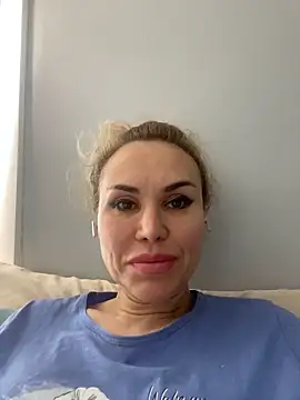 Snapshot of Radmila_Queen_ chatting on May 15, 5:22 pm Radmila Queen online show from May 15, 5:22 pm