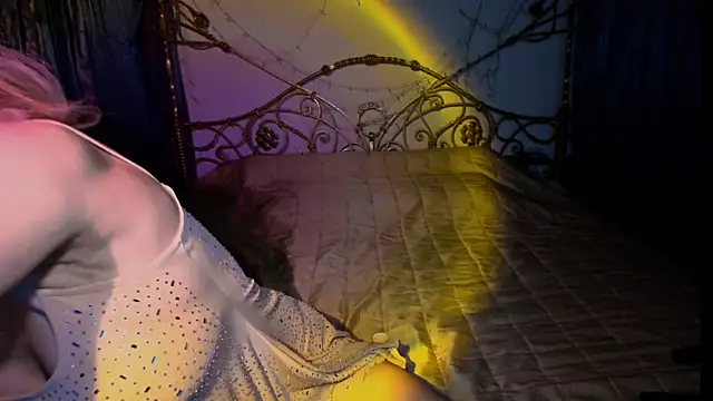 Snapshot of Radmila_Queen_ chatting on November 29, 5:57 pm Radmila Queen online show from November 29, 5:57 pm