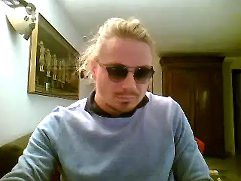 Snapshot of maciste26 chatting on December 16, 8:37 pm maciste26 online show from December 16, 8:37 pm