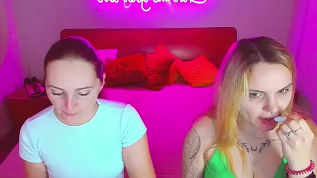 Snapshot of MagicEyess chatting on March 2, 7:21 am MagicEyess online show from March 2, 7:21 am