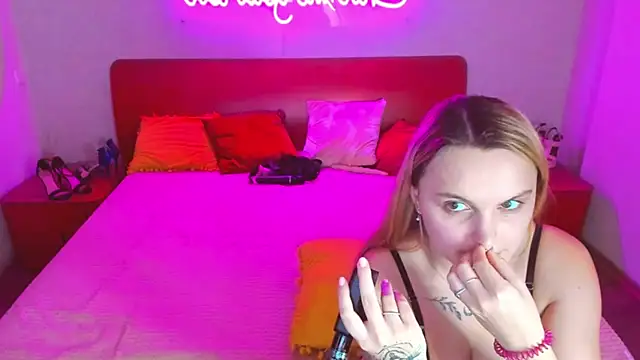 Snapshot of MagicEyess chatting on February 27, 10:44 am MagicEyess online show from February 27, 10:44 am