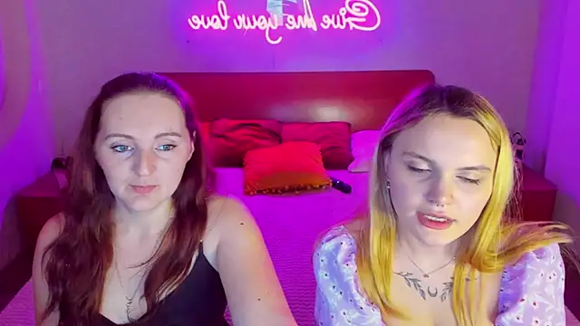 Snapshot of MagicEyess chatting on March 8, 10:43 am MagicEyess online show from March 8, 10:43 am