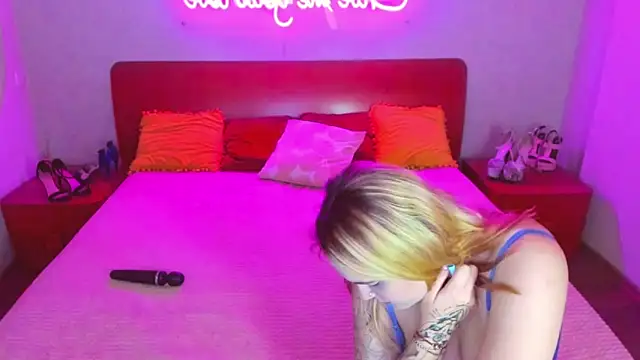 Snapshot of MagicEyess chatting on February 28, 12:20 pm MagicEyess online show from February 28, 12:20 pm