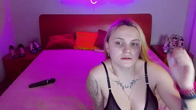 Snapshot of MagicEyess chatting on February 1, 10:37 am MagicEyess online show from February 1, 10:37 am