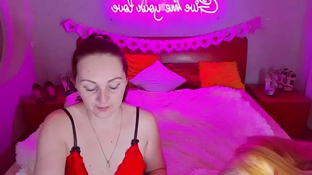 Snapshot of MagicEyess chatting on February 12, 7:23 am MagicEyess online show from February 12, 7:23 am
