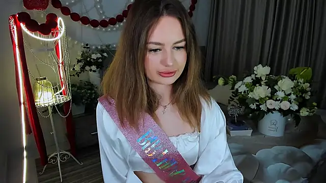 MiracleCurly online show from May 3, 7:28 pm