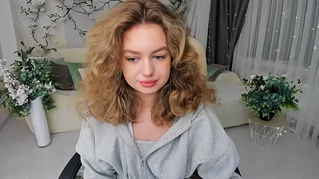 MiracleCurly online show from October 23, 7:12 pm