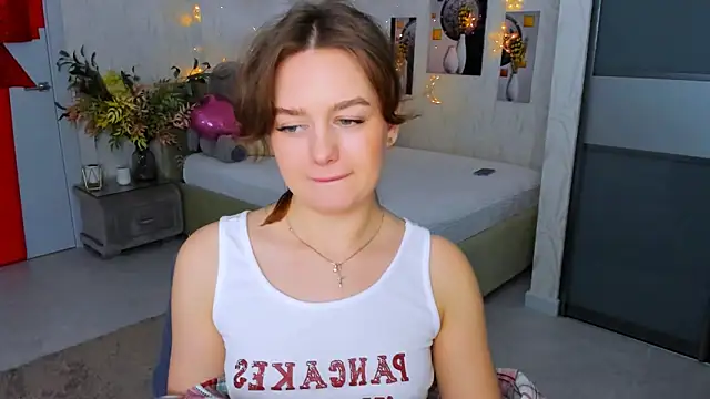 MiracleCurly online show from March 15, 6:54 pm