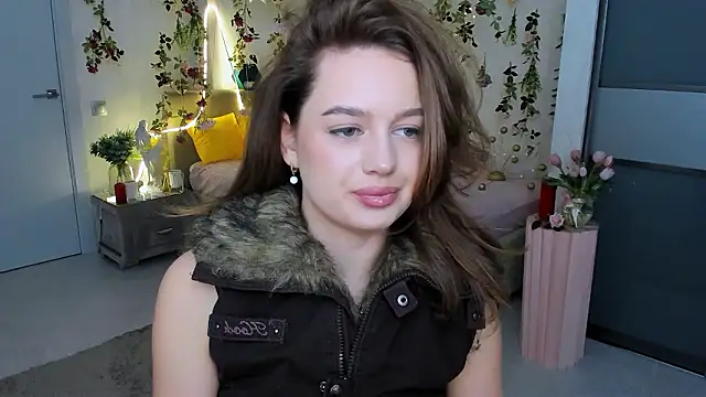 MiracleCurly online show from February 11, 7:25 pm