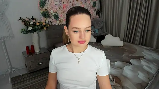 MiracleCurly online show from October 15, 7:11 pm