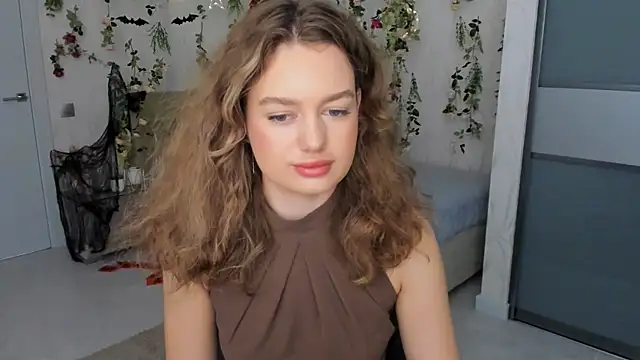 MiracleCurly online show from October 30, 7:22 pm