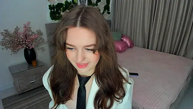 MiracleCurly online show from March 13, 11:05 pm