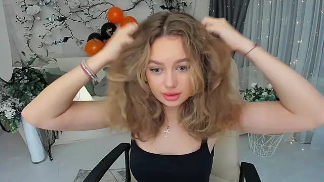 MiracleCurly online show from October 28, 7:24 pm