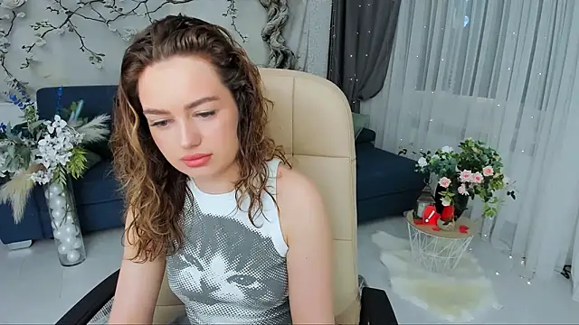 MiracleCurly online show from May 8, 4:11 pm