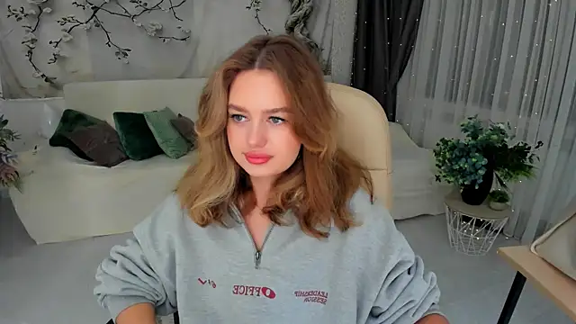 MiracleCurly online show from September 17, 7:27 pm