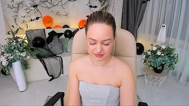 MiracleCurly online show from November 3, 7:28 pm