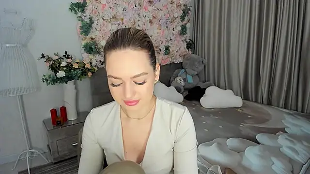 MiracleCurly online show from October 16, 7:11 pm