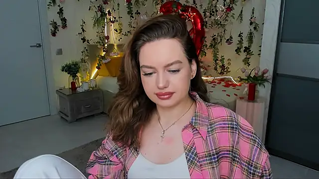 MiracleCurly online show from March 12, 6:12 pm