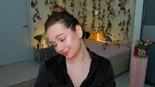 MiracleCurly online show from February 1, 2:15 pm