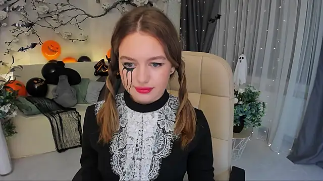 MiracleCurly online show from October 31, 4:47 pm