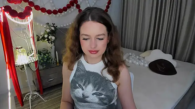 MiracleCurly online show from April 2, 6:03 pm