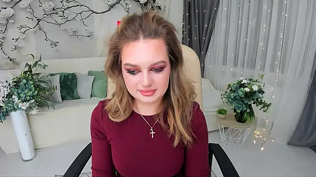 MiracleCurly online show from December 4, 6:07 pm