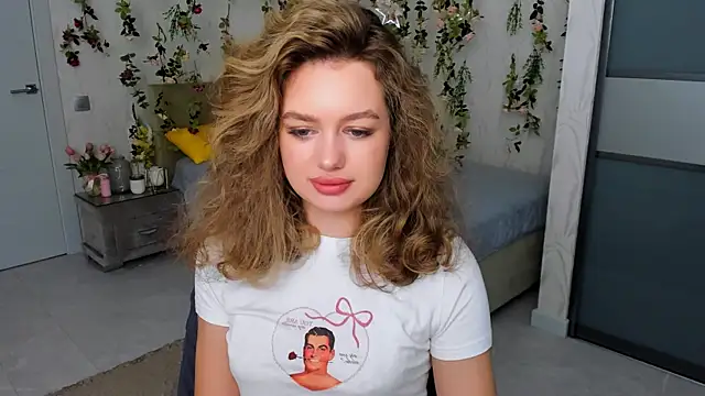 MiracleCurly online show from October 24, 4:17 pm