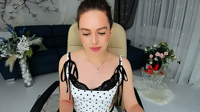 MiracleCurly online show from April 23, 7:26 pm