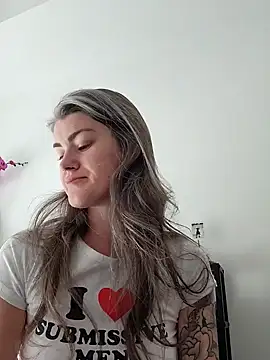 Lilmissvyx online show from May 8, 2:32 pm