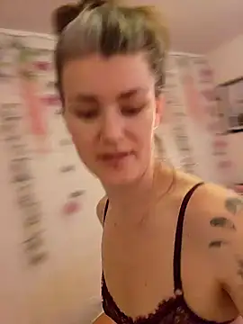 Lilmissvyx online show from March 21, 1:45 pm