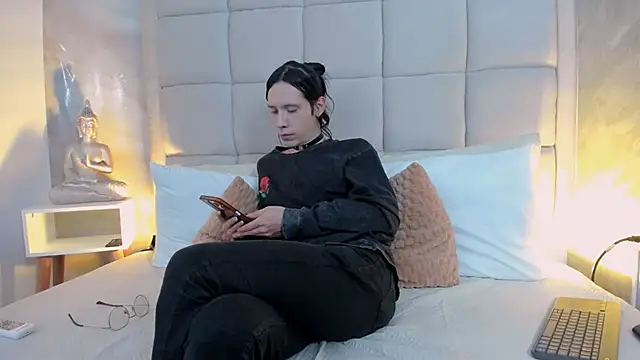 Hecatee 77 online show from September 18, 7:50 pm