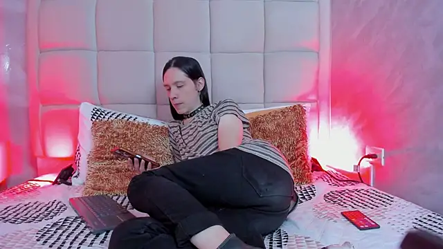 Snapshot of Hecatee_77 chatting on February 17, 7:55 pm Hecatee 77 online show from February 17, 7:55 pm