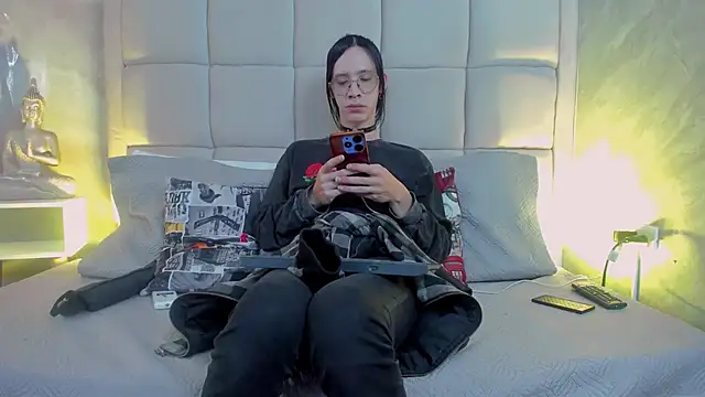 Hecatee 77 online show from October 30, 7:55 pm