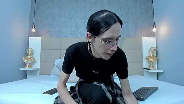 Hecatee 77 online show from March 20, 7:15 pm