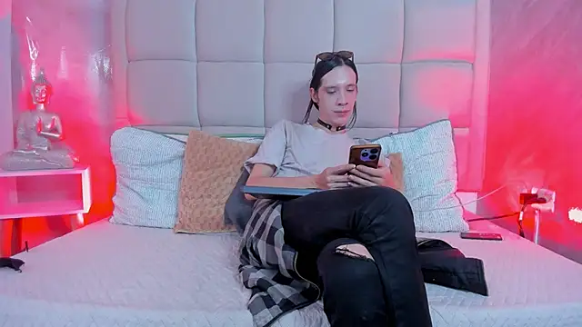 Hecatee 77 online show from November 24, 8:20 pm