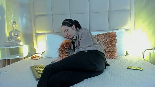 Snapshot of Hecatee_77 chatting on February 3, 8:03 pm Hecatee 77 online show from February 3, 8:03 pm