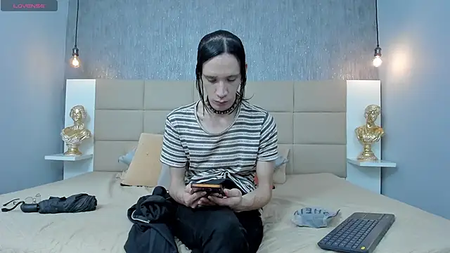 Hecatee 77 online show from April 17, 7:28 pm